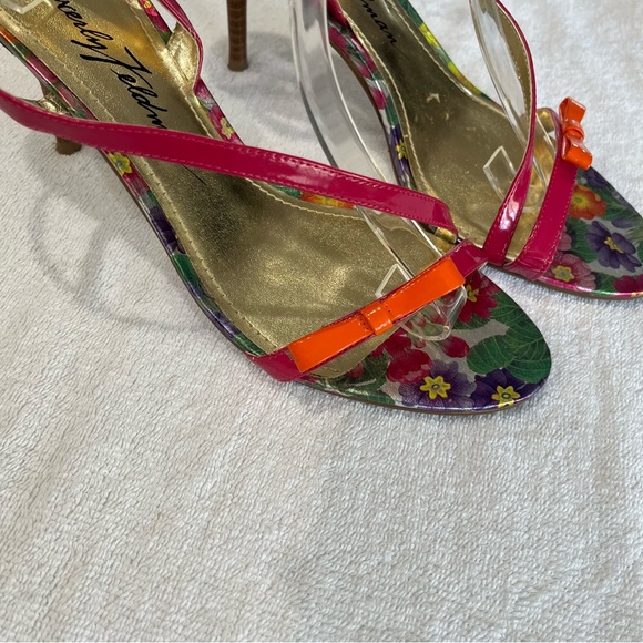 Beverly Feldman Pink Patent Leather Bow detail Strappy Sandal 10 - Picture 3 of 7